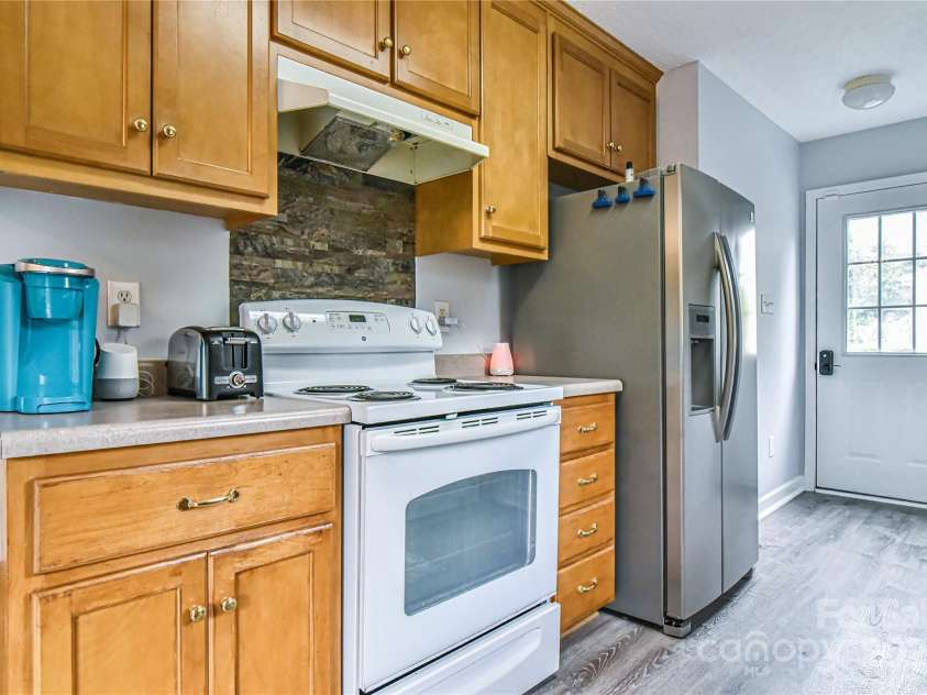 466 Onteora Boulevard, Asheville, NC 28803.  MLS# CAR4317348, YatesRealty ID 593. 