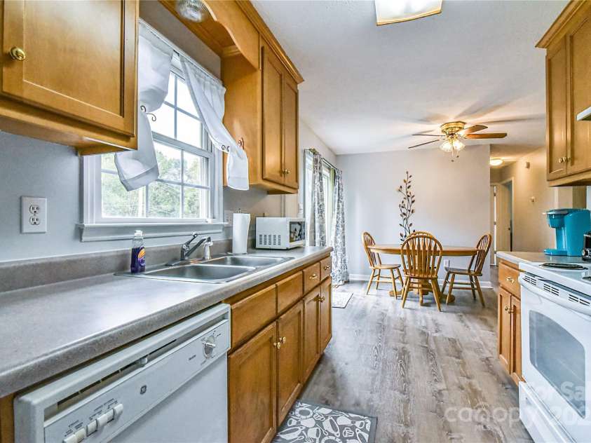 466 Onteora Boulevard, Asheville, NC 28803.  MLS# CAR4317348, YatesRealty ID 593. 