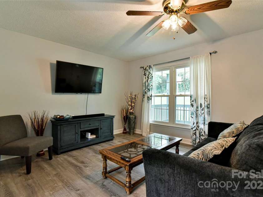 466 Onteora Boulevard, Asheville, NC 28803.  MLS# CAR4317348, YatesRealty ID 593. 