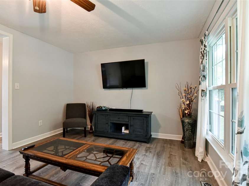 466 Onteora Boulevard, Asheville, NC 28803.  MLS# CAR4317348, YatesRealty ID 593. 