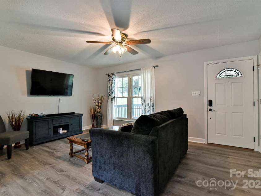 466 Onteora Boulevard, Asheville, NC 28803.  MLS# CAR4317348, YatesRealty ID 593. 