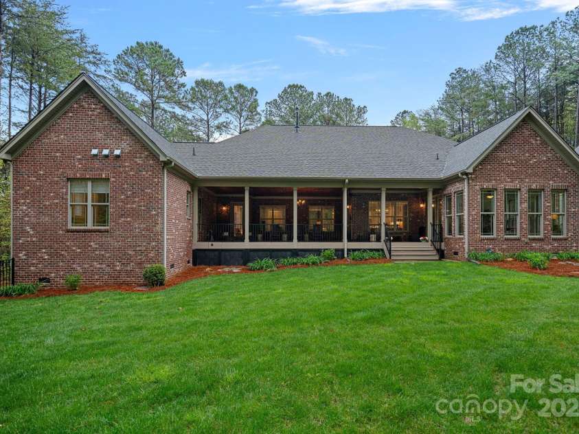 4637 Gold Finch Drive, Denver, NC 28037.  MLS# CAR4243866, YatesRealty ID 5930. Immaculately landscaped.