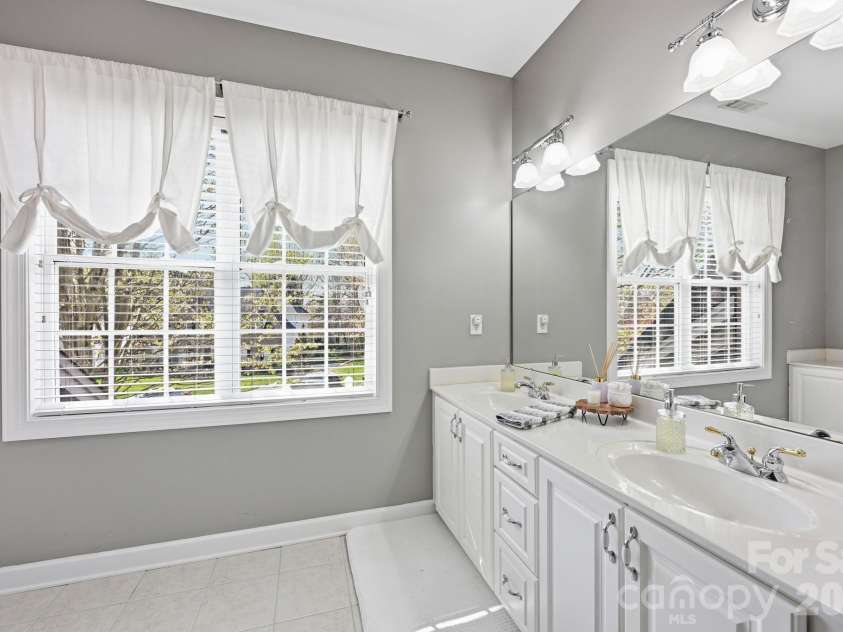 14905 Long Bow Lane, Huntersville, NC 28078.  MLS# CAR4352543, YatesRealty ID 5931. 3rd Full bath