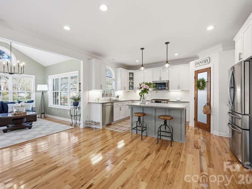 14905 Long Bow Lane, Huntersville, NC 28078.  MLS# CAR4352543, YatesRealty ID 5931. Eat-In Kitchen area
