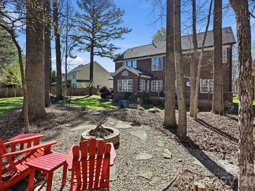 14905 Long Bow Lane, Huntersville, NC 28078.  MLS# CAR4352543, YatesRealty ID 5931. Fire Pit