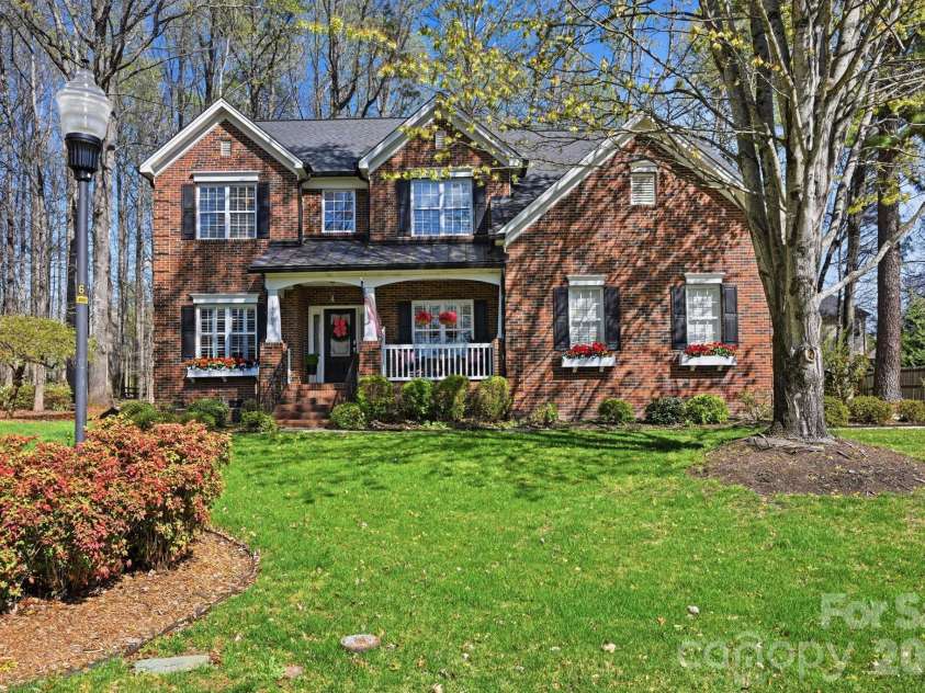 14905 Long Bow Lane, Huntersville, NC 28078.  MLS# CAR4352543, YatesRealty ID 5931. Full-Brick Exterior