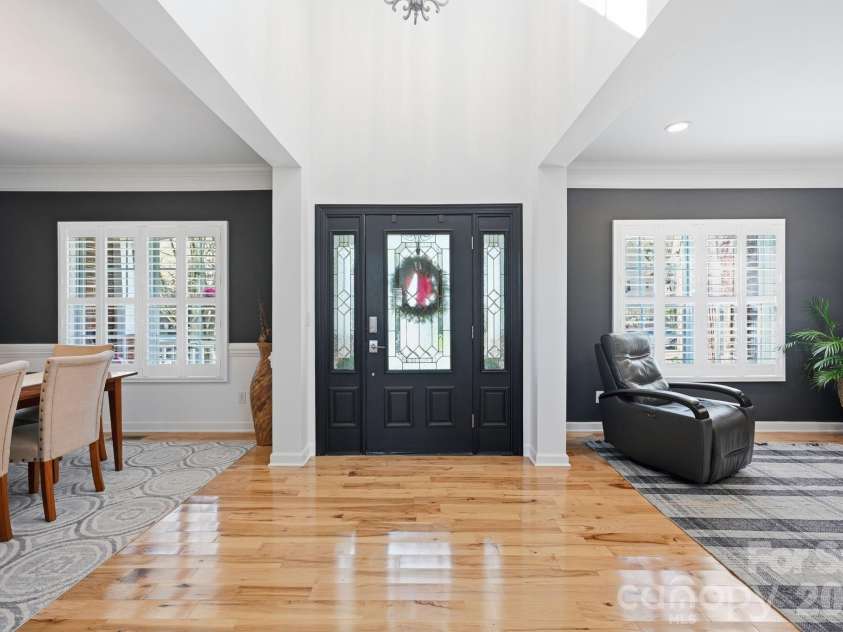 14905 Long Bow Lane, Huntersville, NC 28078.  MLS# CAR4352543, YatesRealty ID 5931. Large Foyer entry