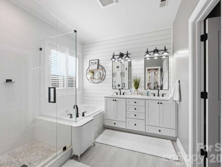 14905 Long Bow Lane, Huntersville, NC 28078.  MLS# CAR4352543, YatesRealty ID 5931. Primary Bathroom