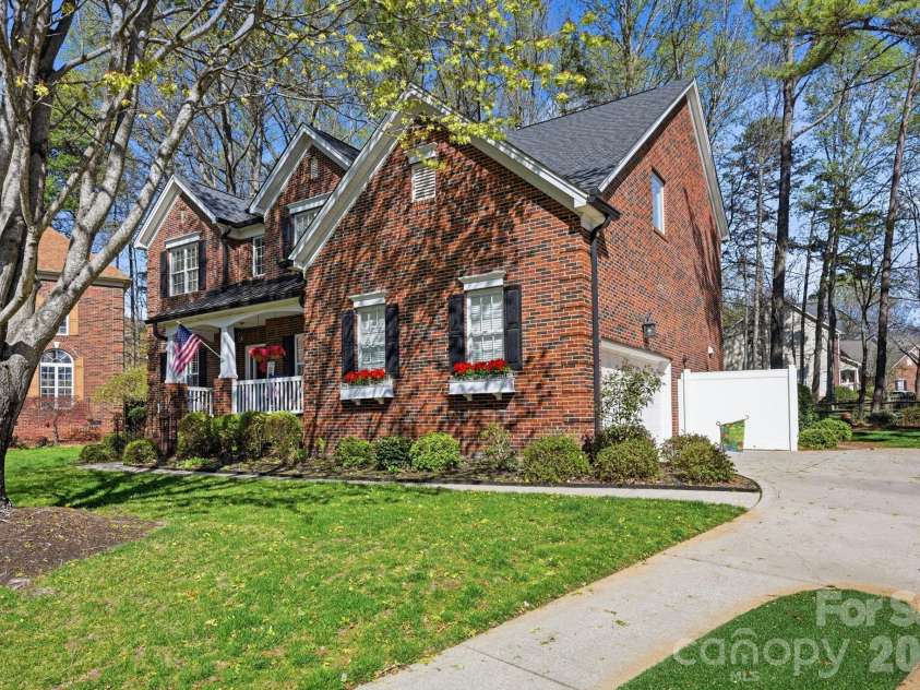 14905 Long Bow Lane, Huntersville, NC 28078.  MLS# CAR4352543, YatesRealty ID 5931. Side Load garage