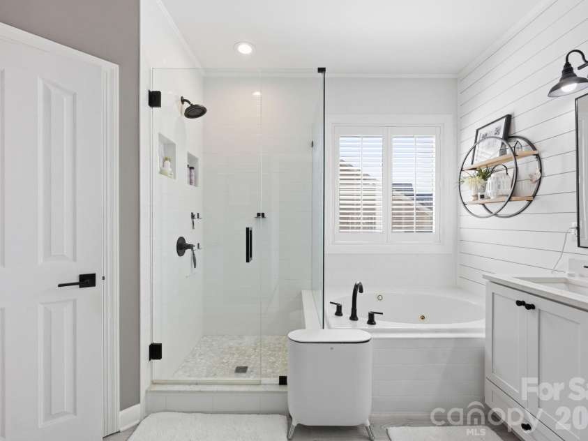 14905 Long Bow Lane, Huntersville, NC 28078.  MLS# CAR4352543, YatesRealty ID 5931. Updated primary bathroom
