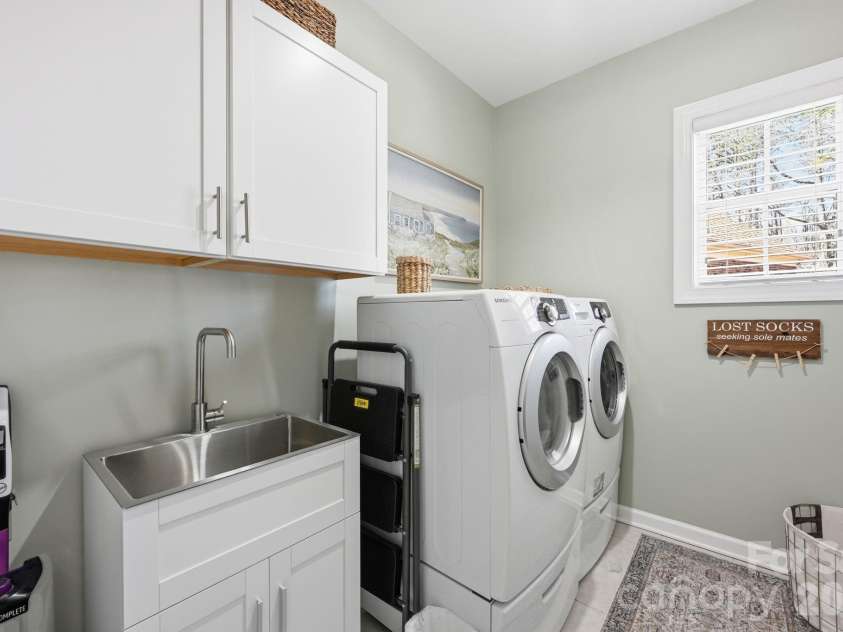 14905 Long Bow Lane, Huntersville, NC 28078.  MLS# CAR4352543, YatesRealty ID 5931. Upstairs Laundry with sink