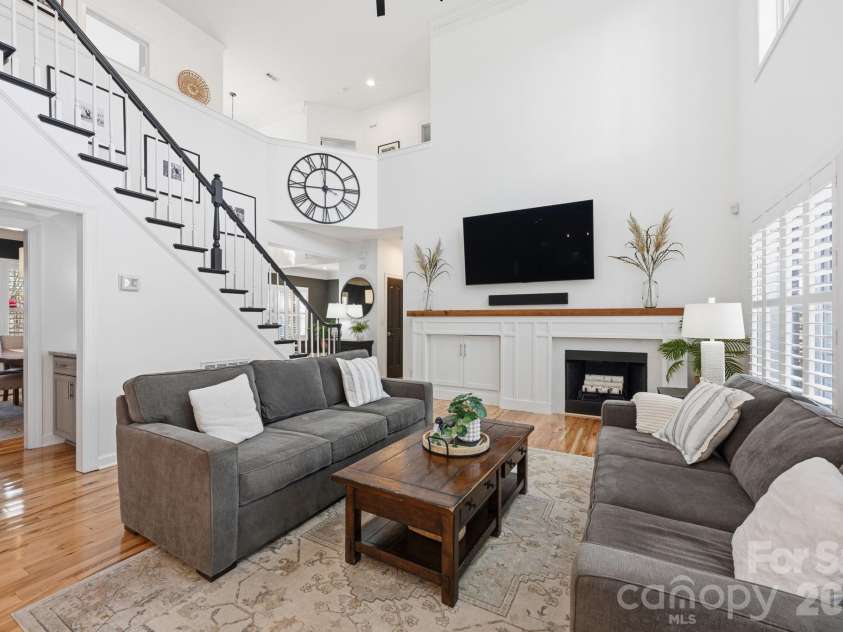 14905 Long Bow Lane, Huntersville, NC 28078.  MLS# CAR4352543, YatesRealty ID 5931. Vaulted Ceiling in the Great Room