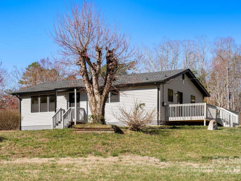 243 Salisbury Road, Hendersonville, NC 28792.  MLS# CAR4240301, YatesRealty ID 5931. 