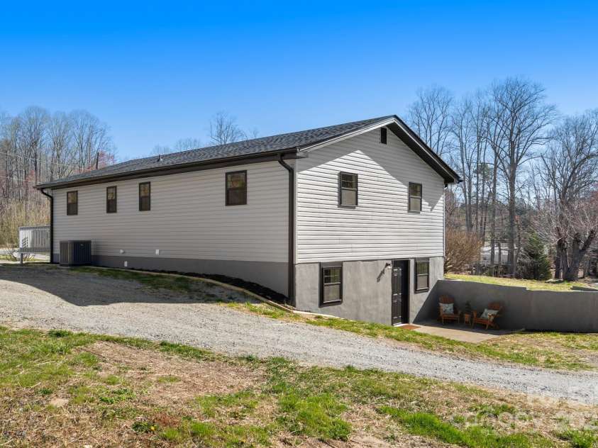 243 Salisbury Road, Hendersonville, NC 28792.  MLS# CAR4240301, YatesRealty ID 5931. 
