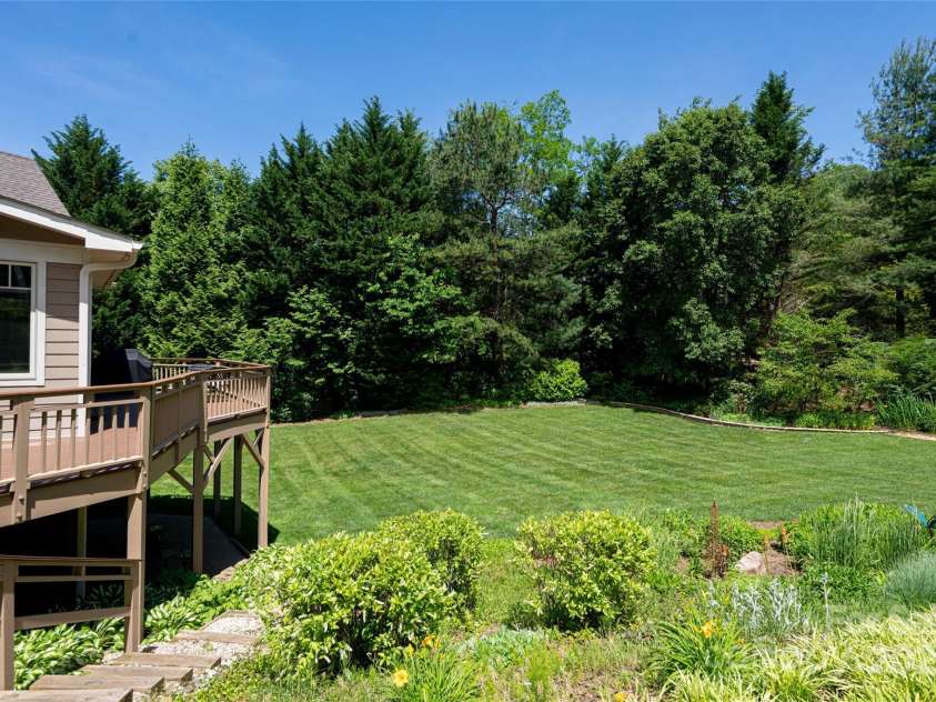 42 Pine Acre Boulevard, Asheville, NC 28804.  MLS# CAR4223859, YatesRealty ID 5932. 