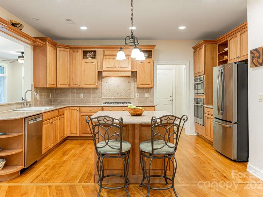 42 Pine Acre Boulevard, Asheville, NC 28804.  MLS# CAR4223859, YatesRealty ID 5932. Kitchen
