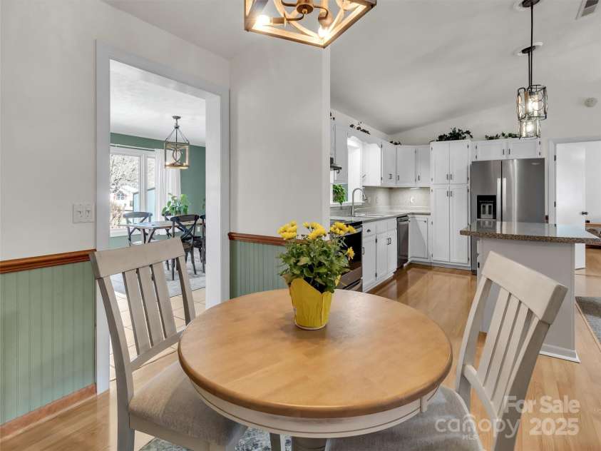 52 Sunflower Lane, Waynesville, NC 28785.  MLS# CAR4225373, YatesRealty ID 5933. Breakfast Nook