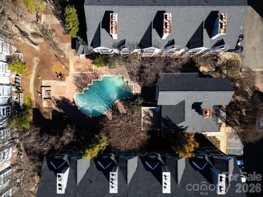 525 Graham Street, Charlotte, NC 28202.  MLS# CAR4341824, YatesRealty ID 5934. 525 3B is top right in this photo 