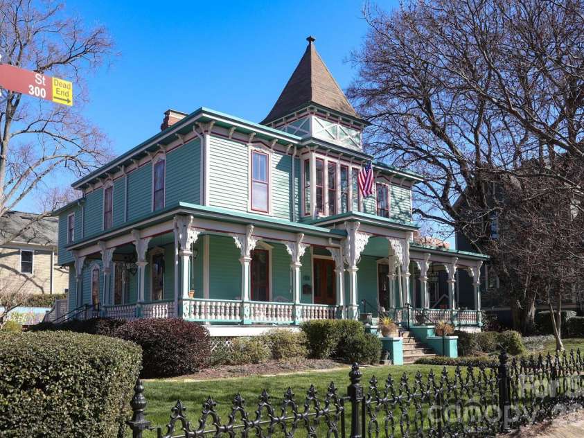 525 Graham Street, Charlotte, NC 28202.  MLS# CAR4341824, YatesRealty ID 5934. Beautiful architecture throughout 4th Ward 