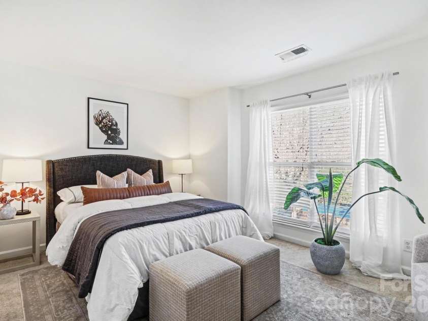 525 Graham Street, Charlotte, NC 28202.  MLS# CAR4341824, YatesRealty ID 5934. Comfortable primary bedroom that feels open and inviting.