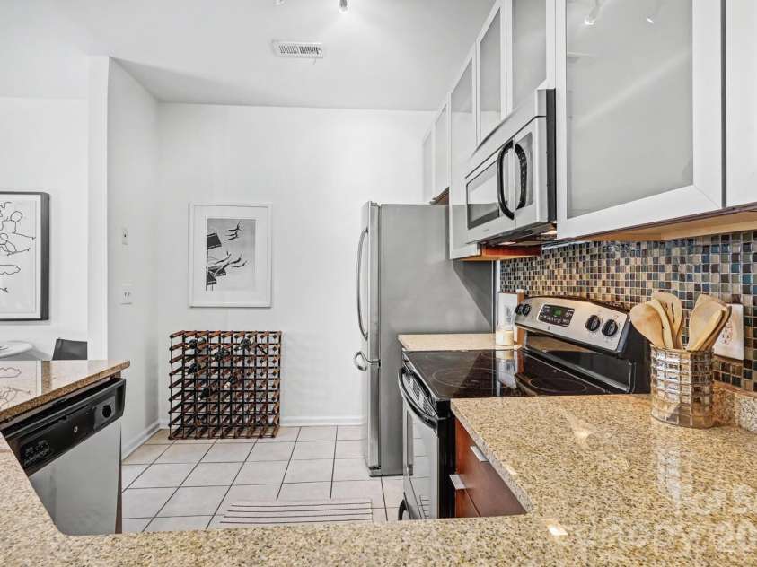 525 Graham Street, Charlotte, NC 28202.  MLS# CAR4341824, YatesRealty ID 5934. Modern kitchen finishes including granite countertops, and stainless appliances