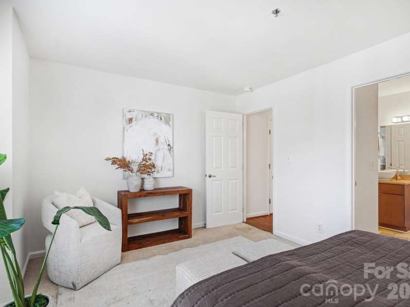 525 Graham Street, Charlotte, NC 28202.  MLS# CAR4341824, YatesRealty ID 5934. Private bedroom-to-bath connection for everyday convenience