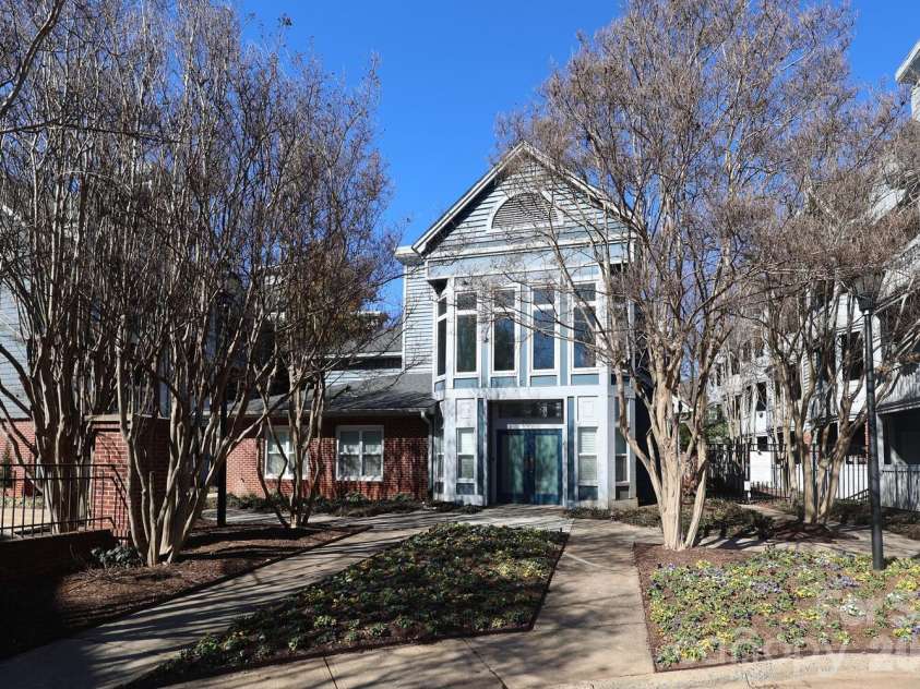 525 Graham Street, Charlotte, NC 28202.  MLS# CAR4341824, YatesRealty ID 5934. The clubhouse 