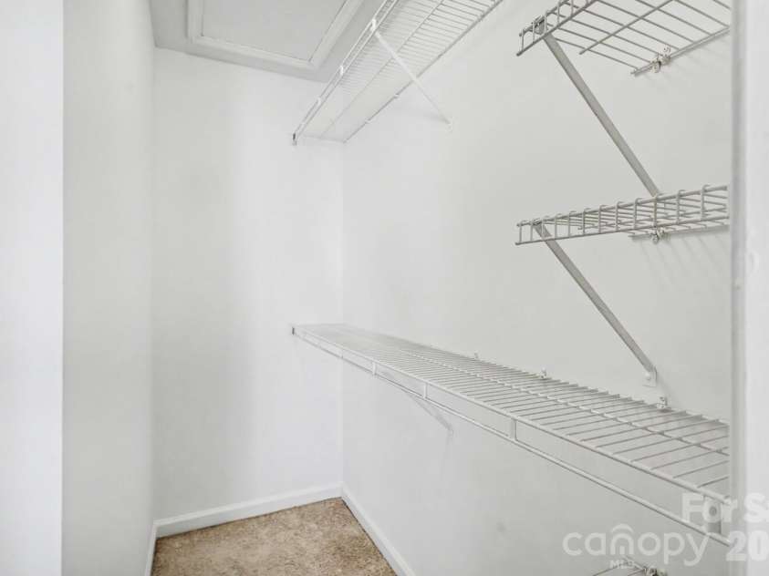 525 Graham Street, Charlotte, NC 28202.  MLS# CAR4341824, YatesRealty ID 5934. Thoughtfully designed closet maximizing storage in an efficient footprint