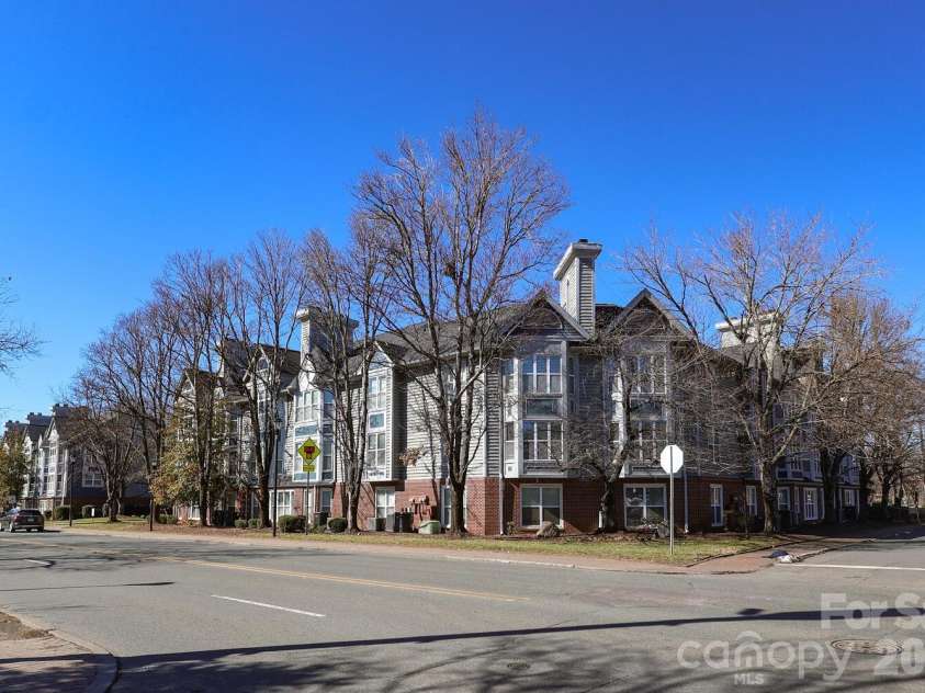 525 Graham Street, Charlotte, NC 28202.  MLS# CAR4341824, YatesRealty ID 5934. Tree lined streets in Fourth Ward. 