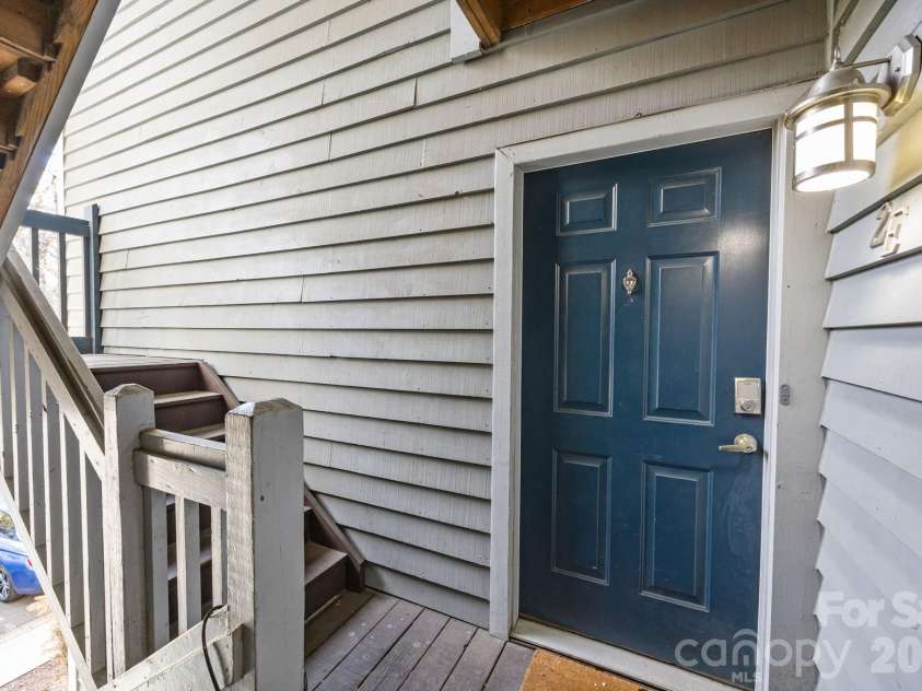 525 Graham Street, Charlotte, NC 28202.  MLS# CAR4402767, YatesRealty ID 5934. 