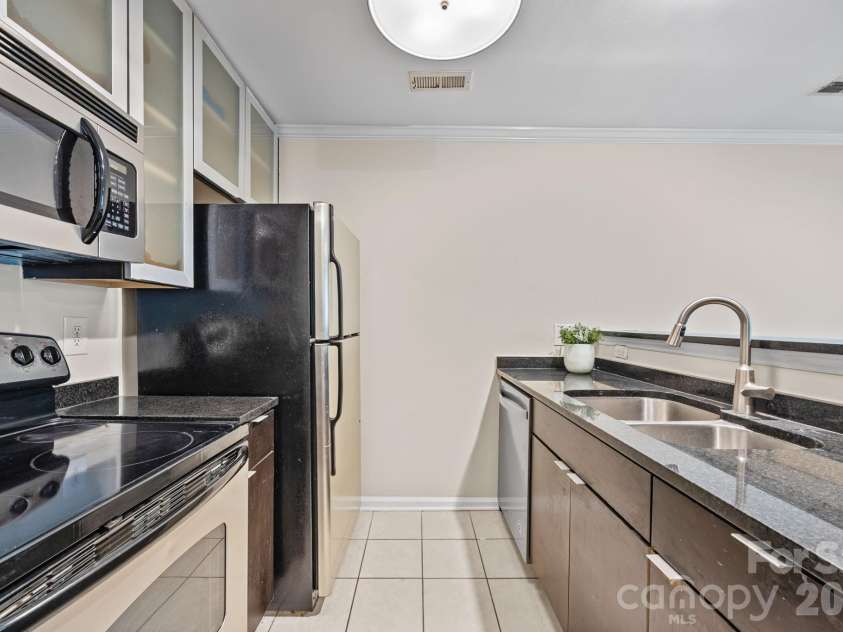 525 Graham Street, Charlotte, NC 28202.  MLS# CAR4402767, YatesRealty ID 5934. 