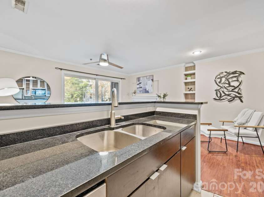 525 Graham Street, Charlotte, NC 28202.  MLS# CAR4402767, YatesRealty ID 5934. 