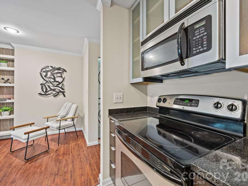 525 Graham Street, Charlotte, NC 28202.  MLS# CAR4402767, YatesRealty ID 5934. 