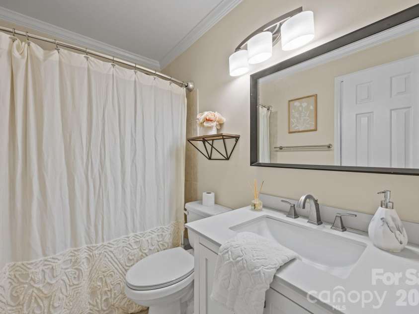 525 Graham Street, Charlotte, NC 28202.  MLS# CAR4402767, YatesRealty ID 5934. 