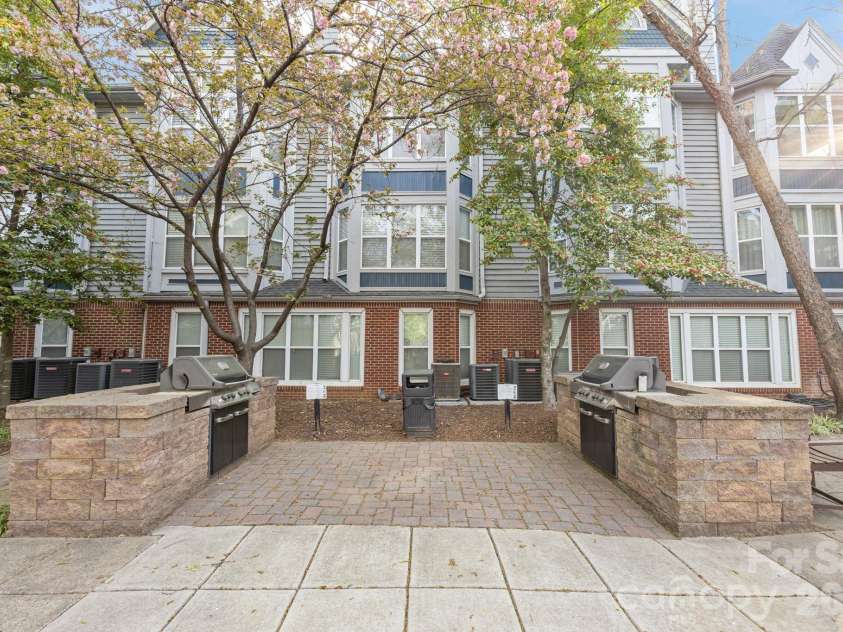 525 Graham Street, Charlotte, NC 28202.  MLS# CAR4402767, YatesRealty ID 5934. 