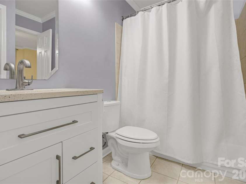 525 Graham Street, Charlotte, NC 28202.  MLS# CAR4418581, YatesRealty ID 5934. 