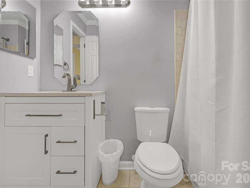 525 Graham Street, Charlotte, NC 28202.  MLS# CAR4418581, YatesRealty ID 5934. 