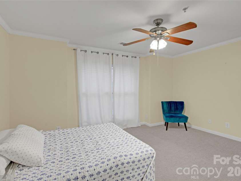 525 Graham Street, Charlotte, NC 28202.  MLS# CAR4418581, YatesRealty ID 5934. 