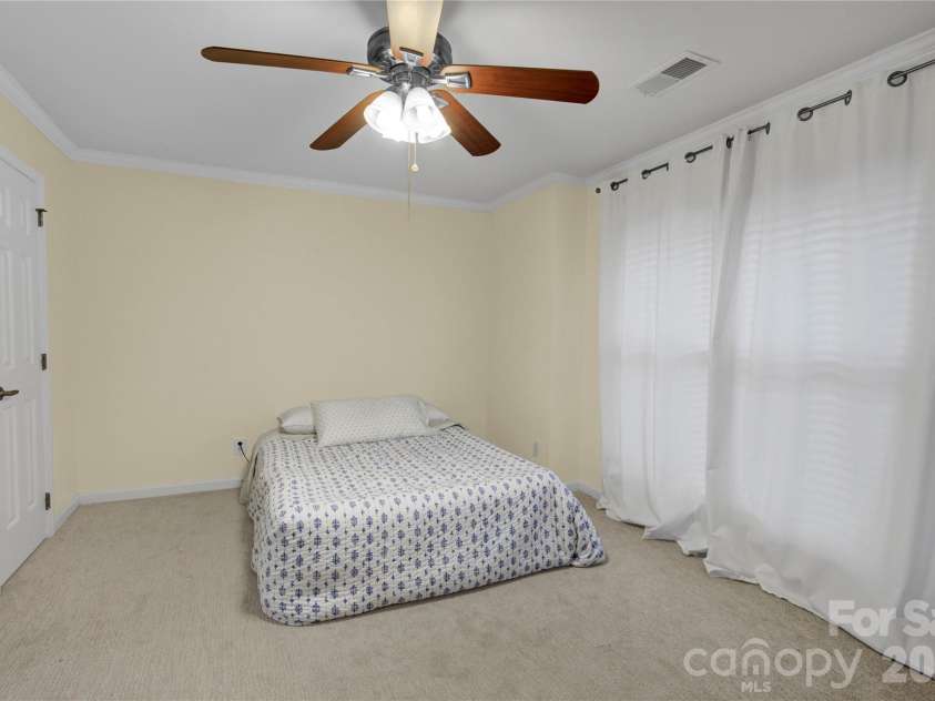 525 Graham Street, Charlotte, NC 28202.  MLS# CAR4418581, YatesRealty ID 5934. 