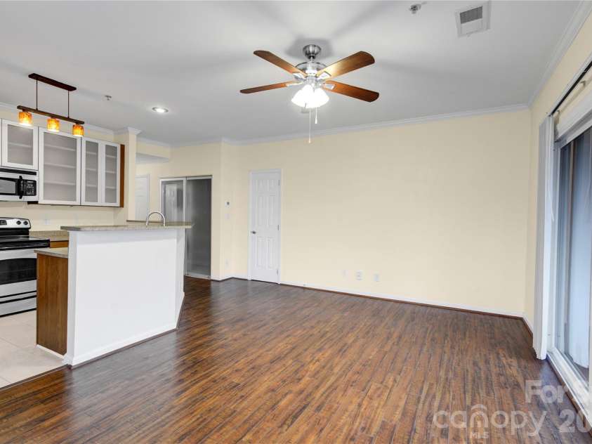 525 Graham Street, Charlotte, NC 28202.  MLS# CAR4418581, YatesRealty ID 5934. 