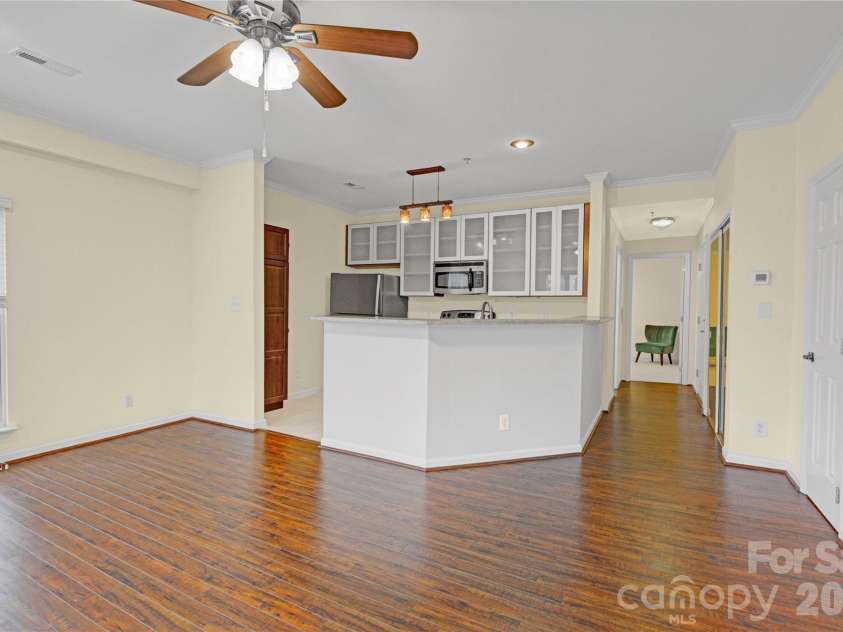 525 Graham Street, Charlotte, NC 28202.  MLS# CAR4418581, YatesRealty ID 5934. 