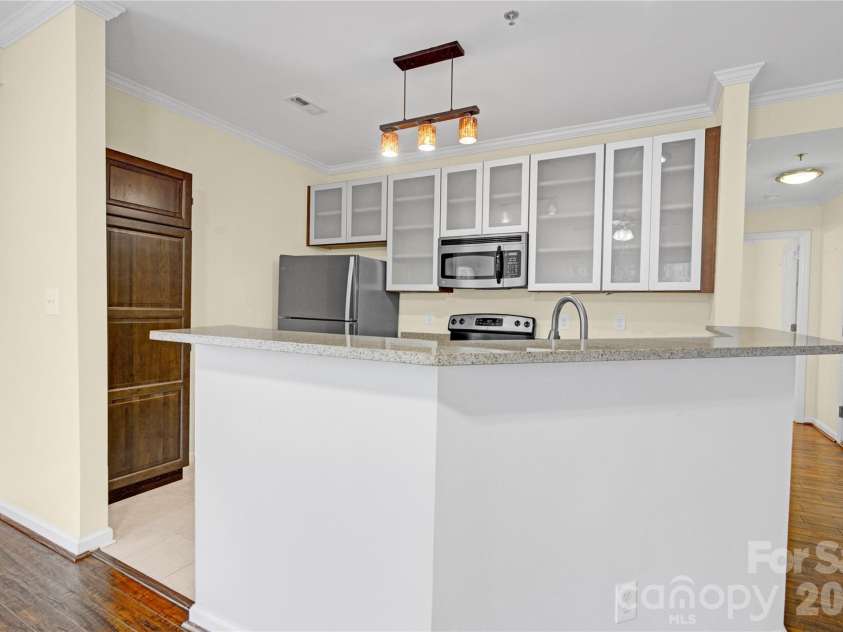 525 Graham Street, Charlotte, NC 28202.  MLS# CAR4418581, YatesRealty ID 5934. 