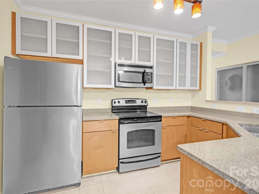 525 Graham Street, Charlotte, NC 28202.  MLS# CAR4418581, YatesRealty ID 5934. 