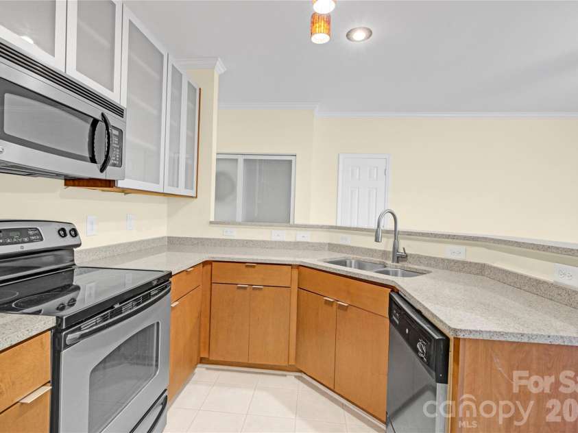525 Graham Street, Charlotte, NC 28202.  MLS# CAR4418581, YatesRealty ID 5934. 