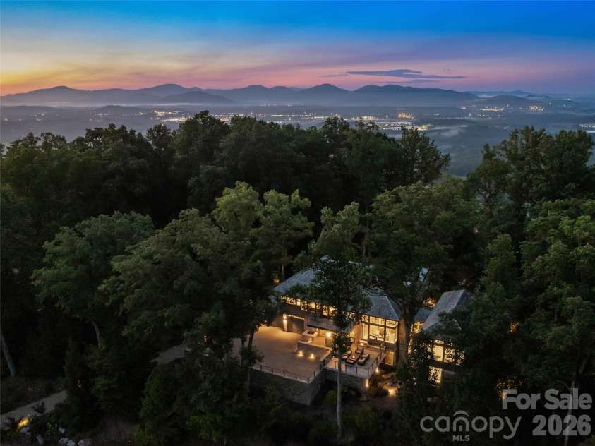 8 Deer Grass Court, Arden, NC 28704.  MLS# CAR4359894, YatesRealty ID 5935. 
