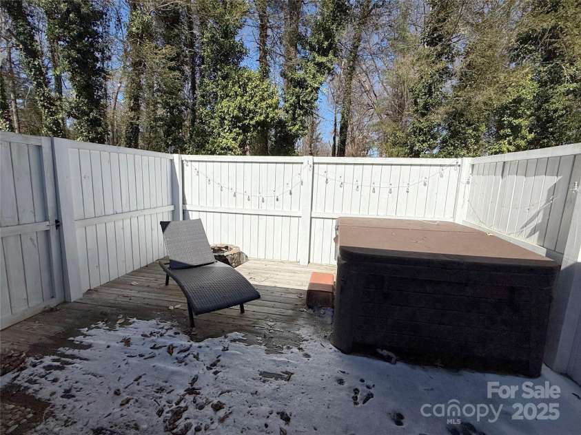1200 Fairview Drive, Lexington, NC 27292.  MLS# CAR4225541, YatesRealty ID 5936. 