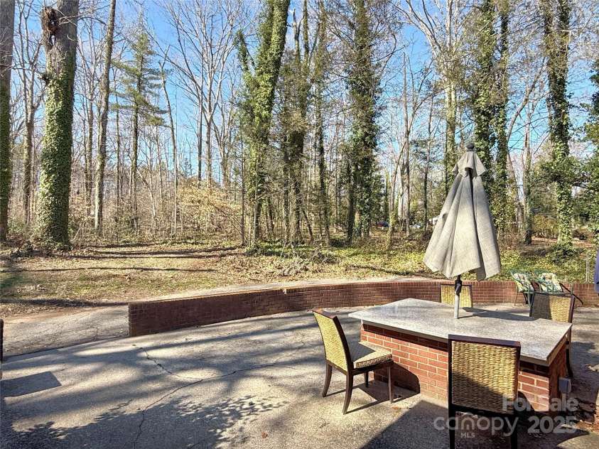 1200 Fairview Drive, Lexington, NC 27292.  MLS# CAR4225541, YatesRealty ID 5936. 