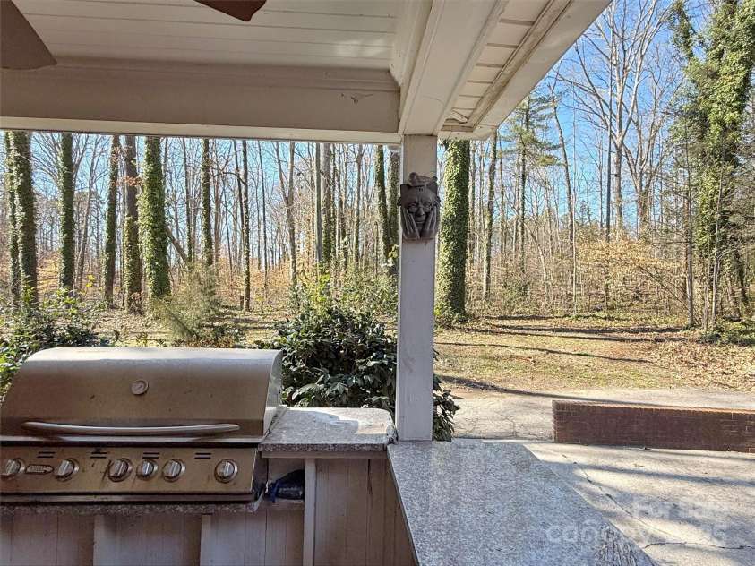 1200 Fairview Drive, Lexington, NC 27292.  MLS# CAR4225541, YatesRealty ID 5936. 