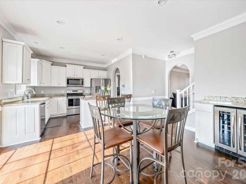 4963 Old River Drive, Hickory, NC 28602.  MLS# CAR4336914, YatesRealty ID 5938. Breakfast Area