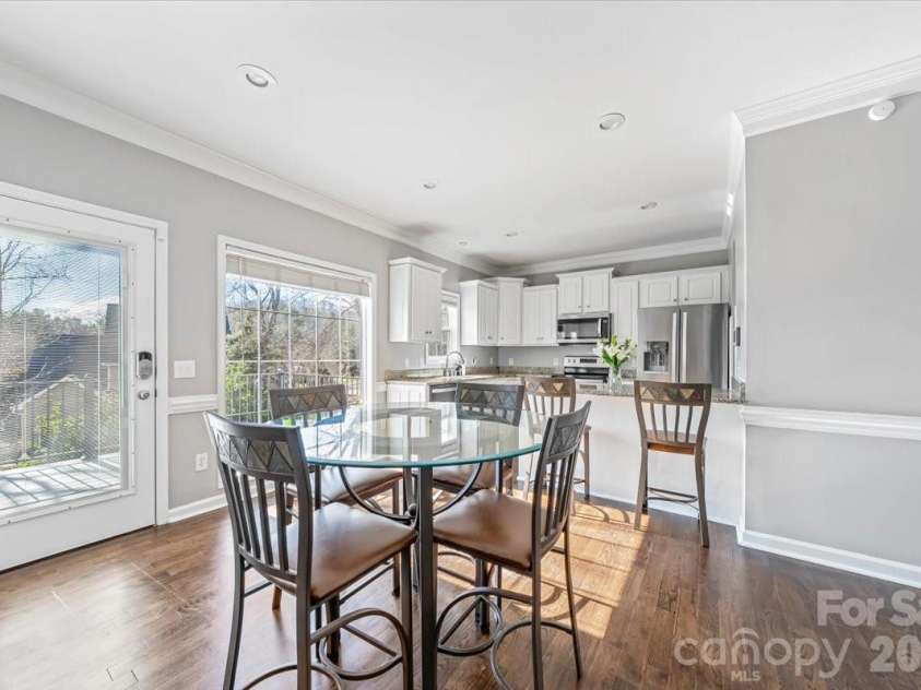 4963 Old River Drive, Hickory, NC 28602.  MLS# CAR4336914, YatesRealty ID 5938. Breakfast Area